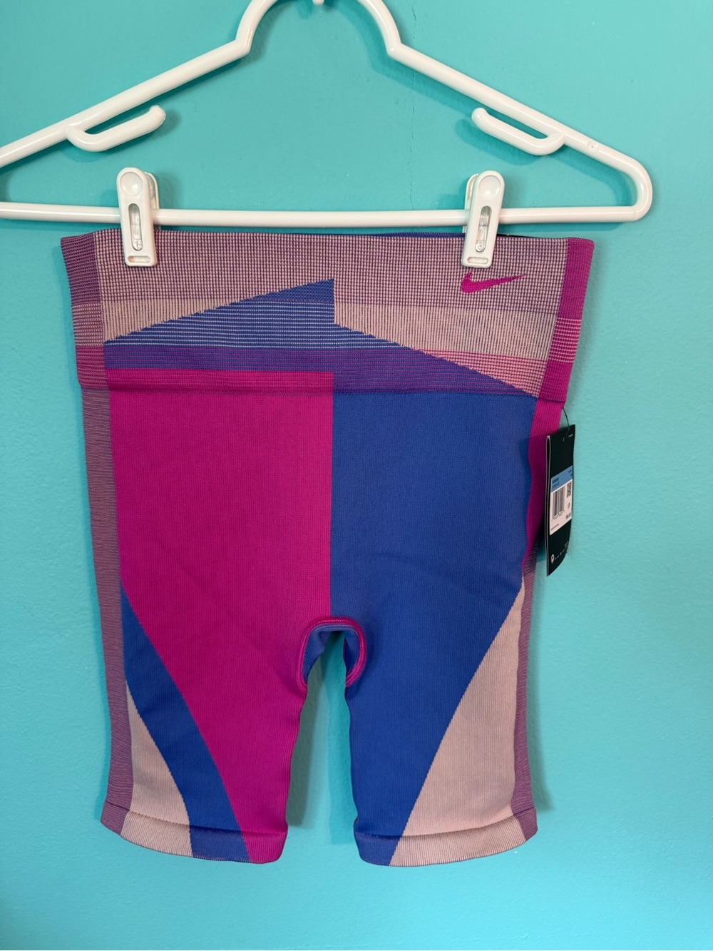 NWT Nike Women’s Sculpt Tight Fit Multi Color Ribbed Bikers Shorts Size Medium